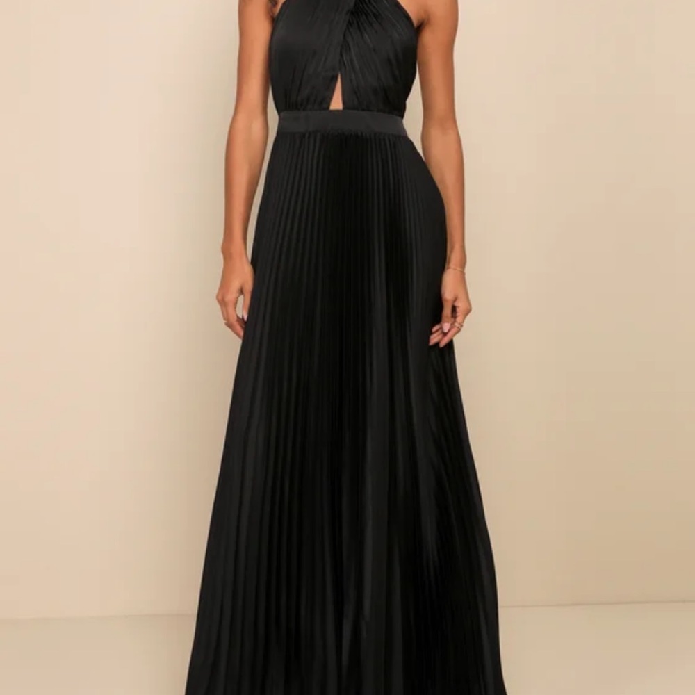 Lulu's Black Pleated Maxi Dress